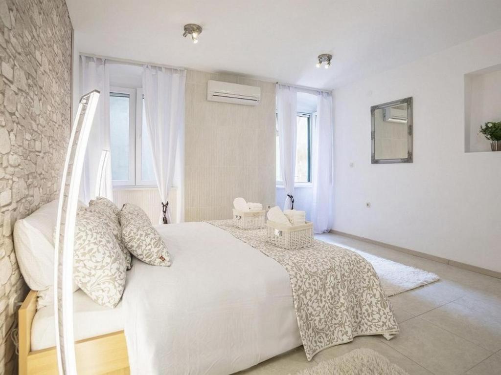 Iron Gates Apartments สปลิท ภายนอก รูปภาพ