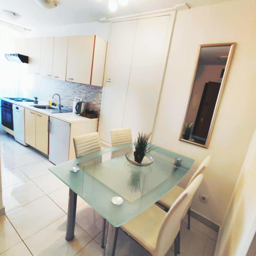 Iron Gates Apartments สปลิท ภายนอก รูปภาพ