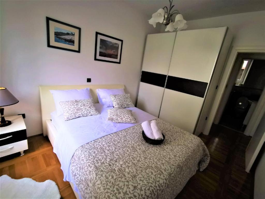 Iron Gates Apartments สปลิท ภายนอก รูปภาพ