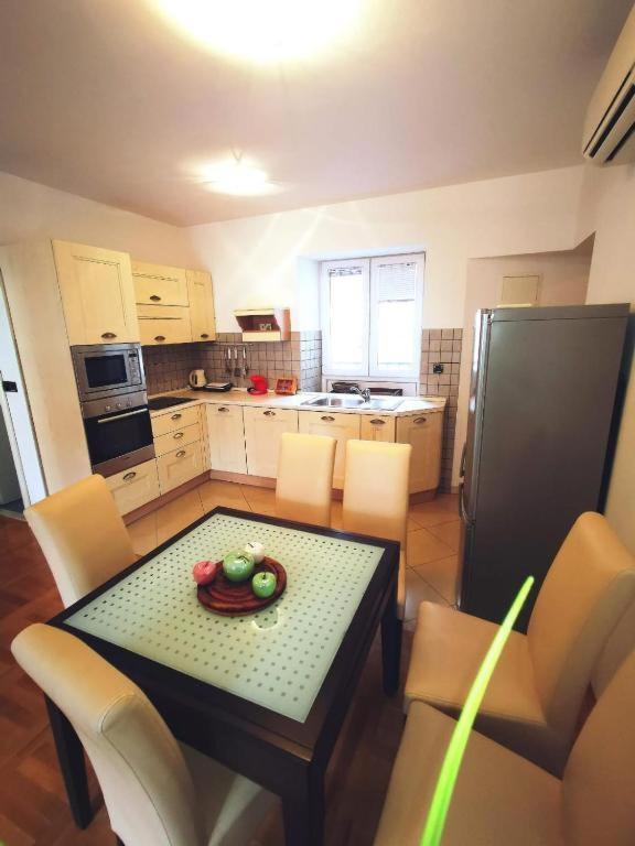 Iron Gates Apartments สปลิท ภายนอก รูปภาพ